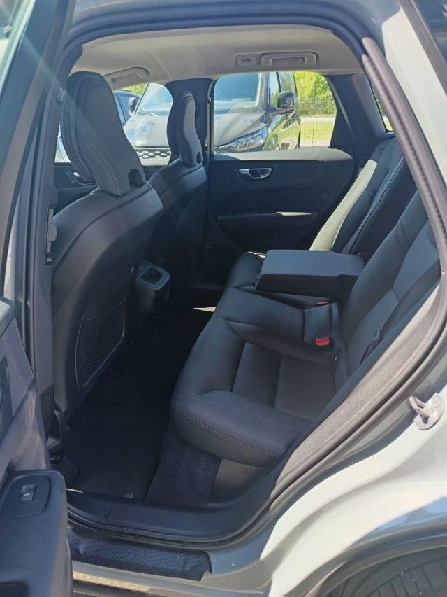 VOLVO XC60 B4 (d) AWD automatico Ultimate Dark