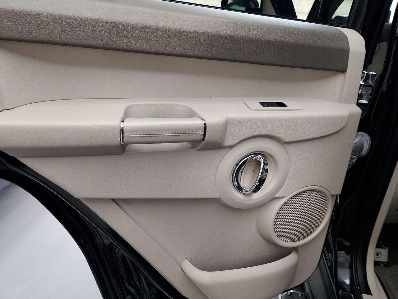 Jeep Commander 3.0 CRD DPF Overland