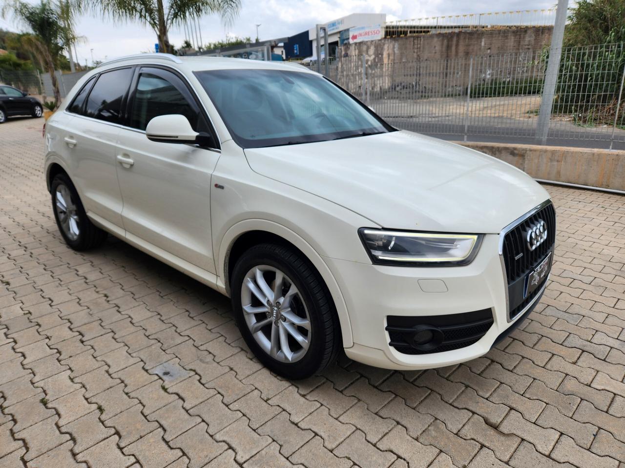 Audi Q3 AUDI Q3 2.0 DIESEL SLINE