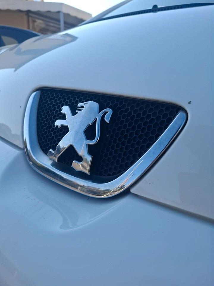 Peugeot 107 1.0 68CV 5p. Desir - 2011