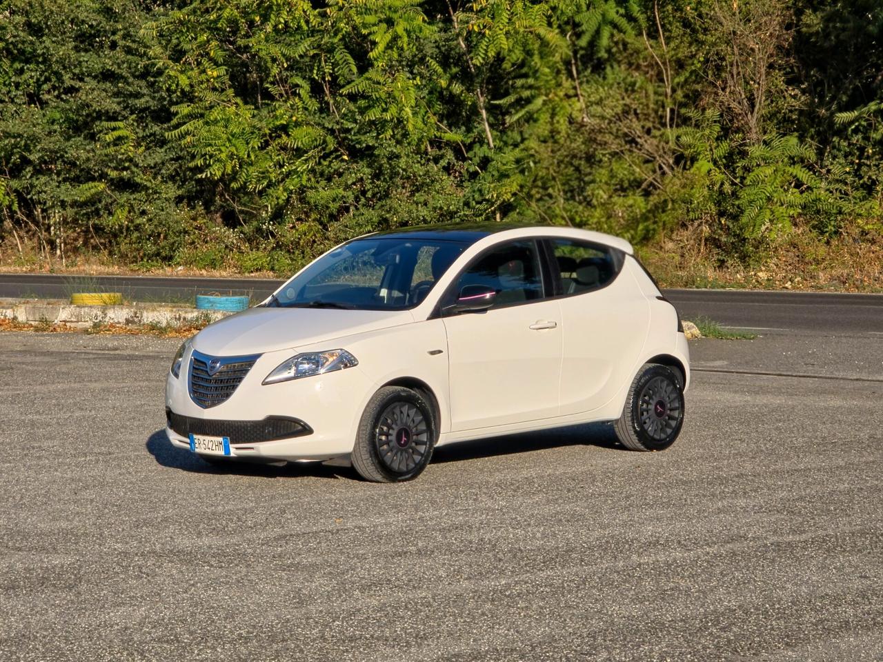 Lancia Ypsilon 1.2 69 CV 5 porte S&S Silver E5B Manuale NEO 2013