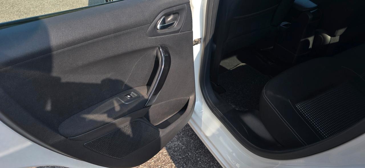 Peugeot 208 1.6 e-HDi 92 CV Stop&Start 5 porte Allure