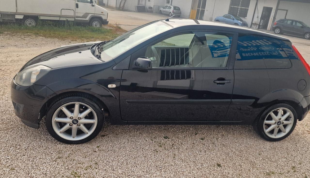 Ford Fiesta 1.2 16V 3p. Ghia "GPL"