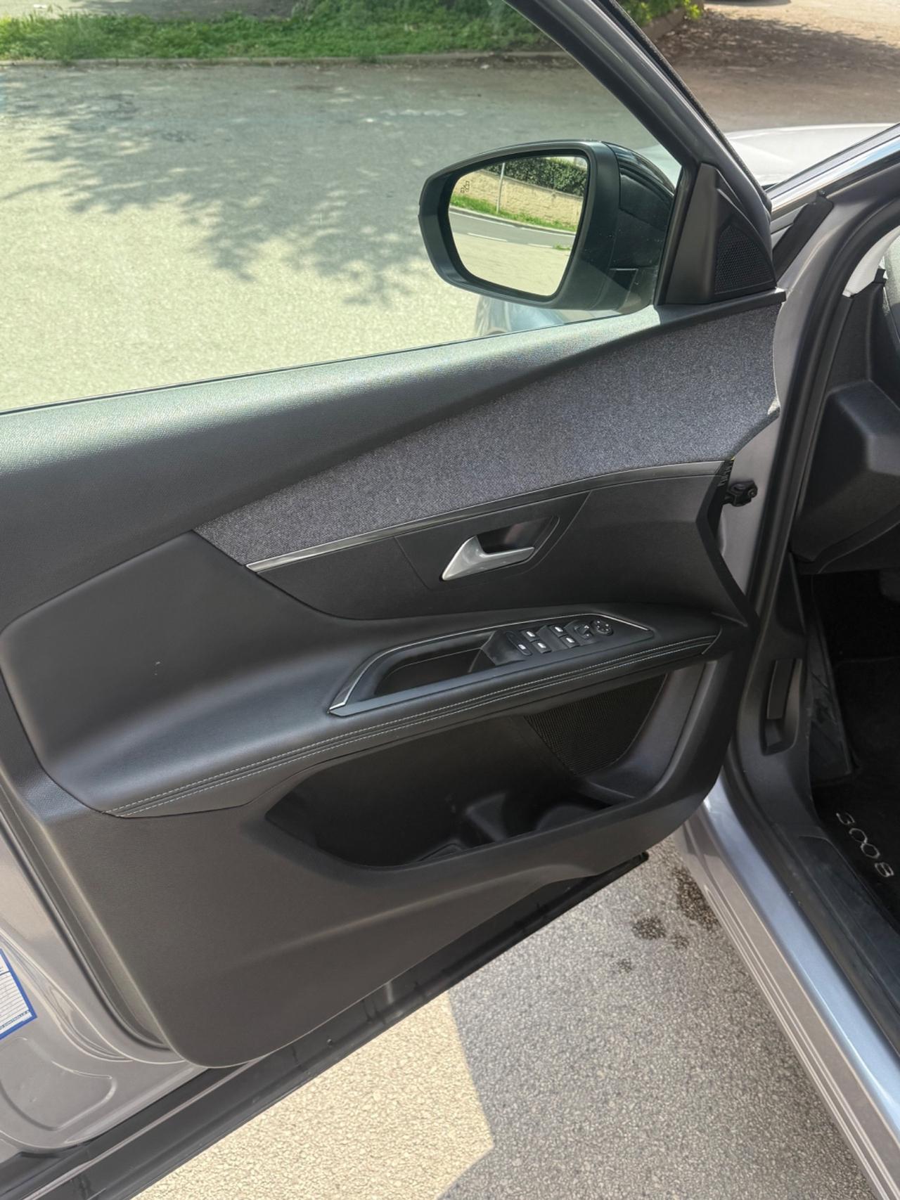 Peugeot 3008 BlueHDi 130 S&S EAT8 Allure