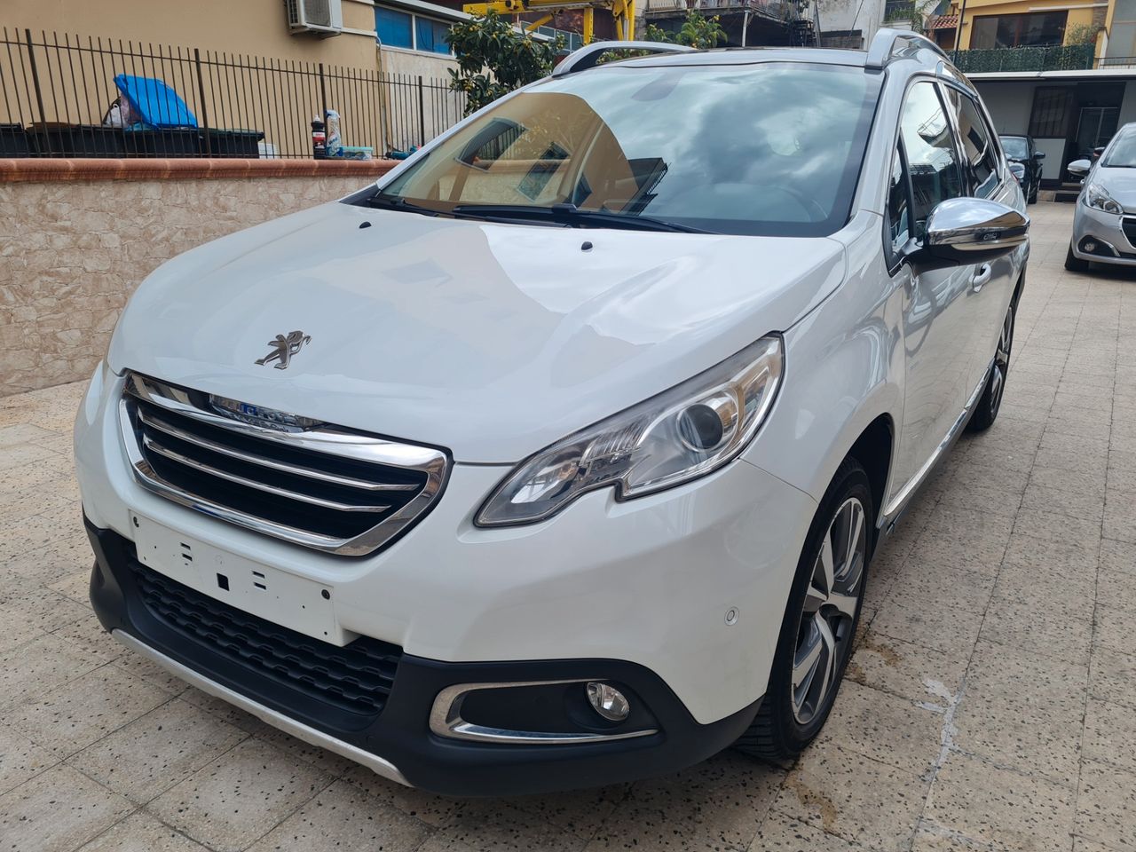 PEUGEOT 2008 1.6 HDi 115CV Allure Navi