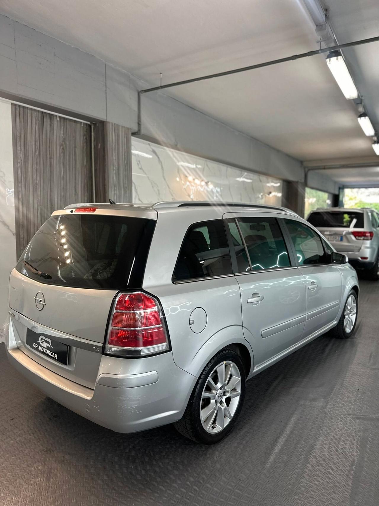 Opel Zafira 1.8 16V VVT Cosmo