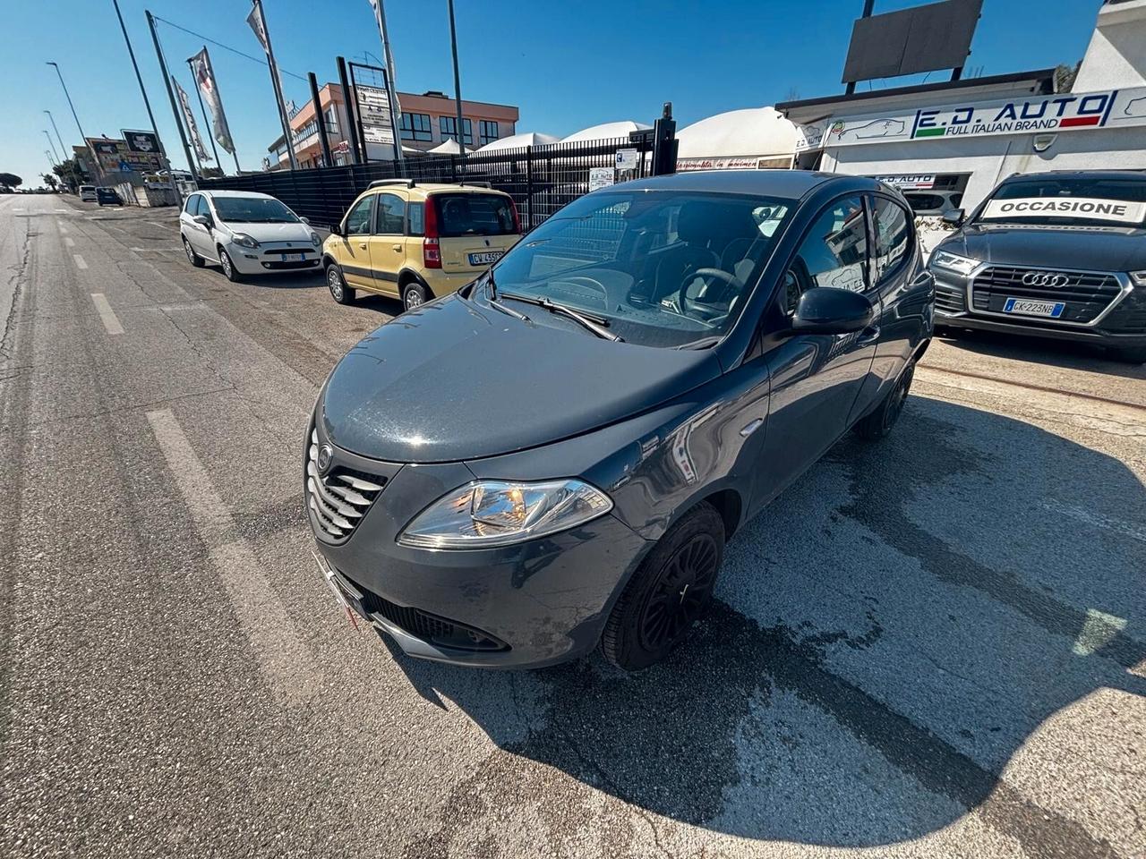 Lancia Ypsilon 0.9 TwinAir 85 CV 5 porte Metano Ecochic Elefantino