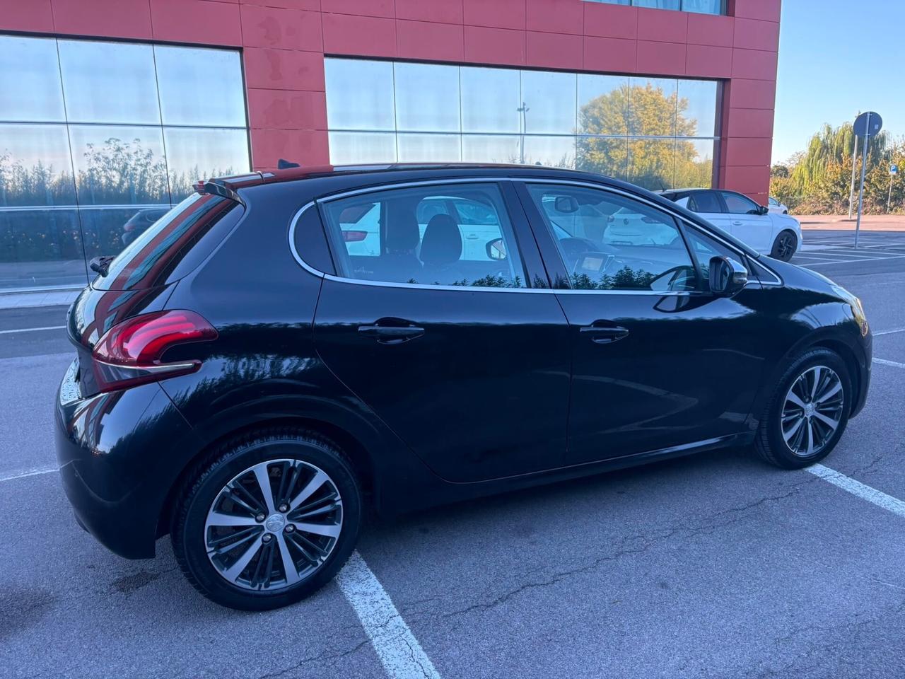 Peugeot 208 BlueHDi 75 5 porte Allure 2017 136.000 KM