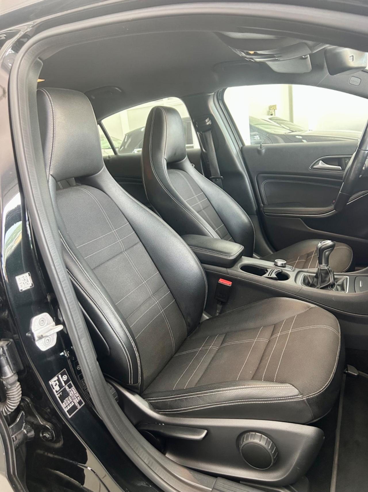 Mercedes classe A 180 d Sport DARK NIGHT finanziabile