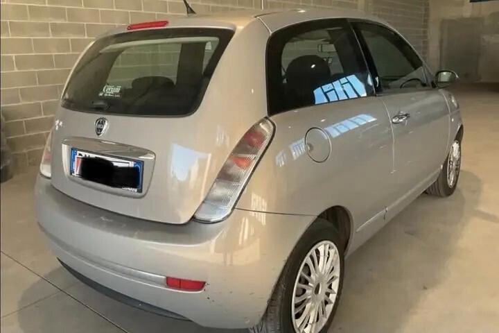Lancia Ypsilon 1.2 8v ModaMilano Neo Patentati