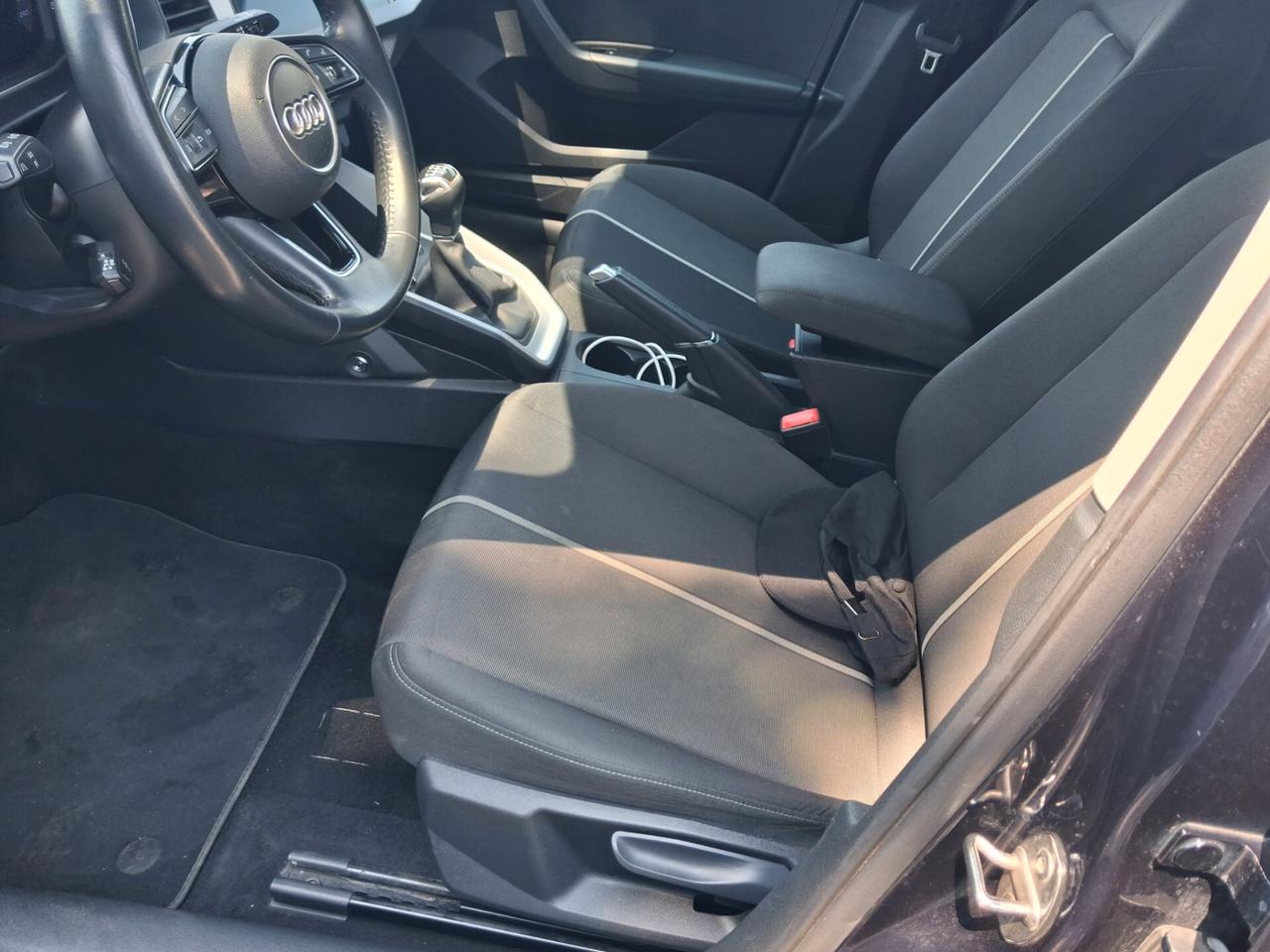 Audi A1 citycarver 30 TFSI Identity Contrast