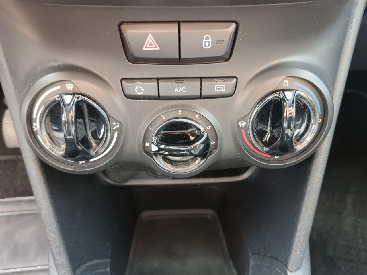 Peugeot 208 1.4 HDi 68CV 5P NEOPATENTATI