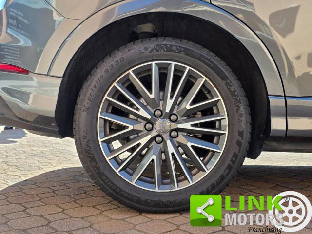 AUDI Q3 35 TFSI 150 CV S Tronic S Line Identity Black