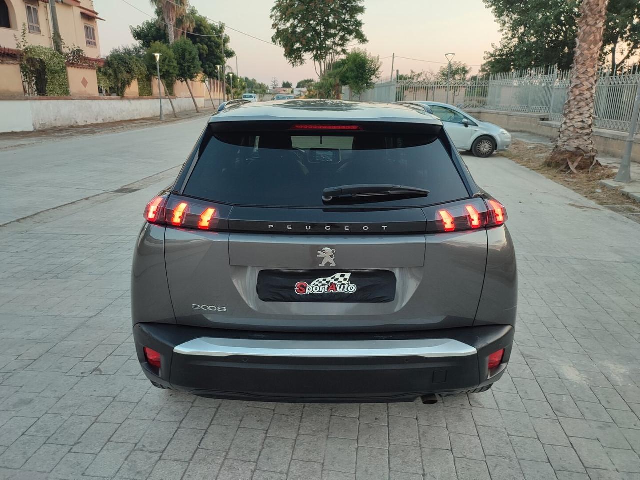 Peugeot 2008 ALLURE 1.2 BENZINA 100CV INTERNI PELLE NAVIGATORE