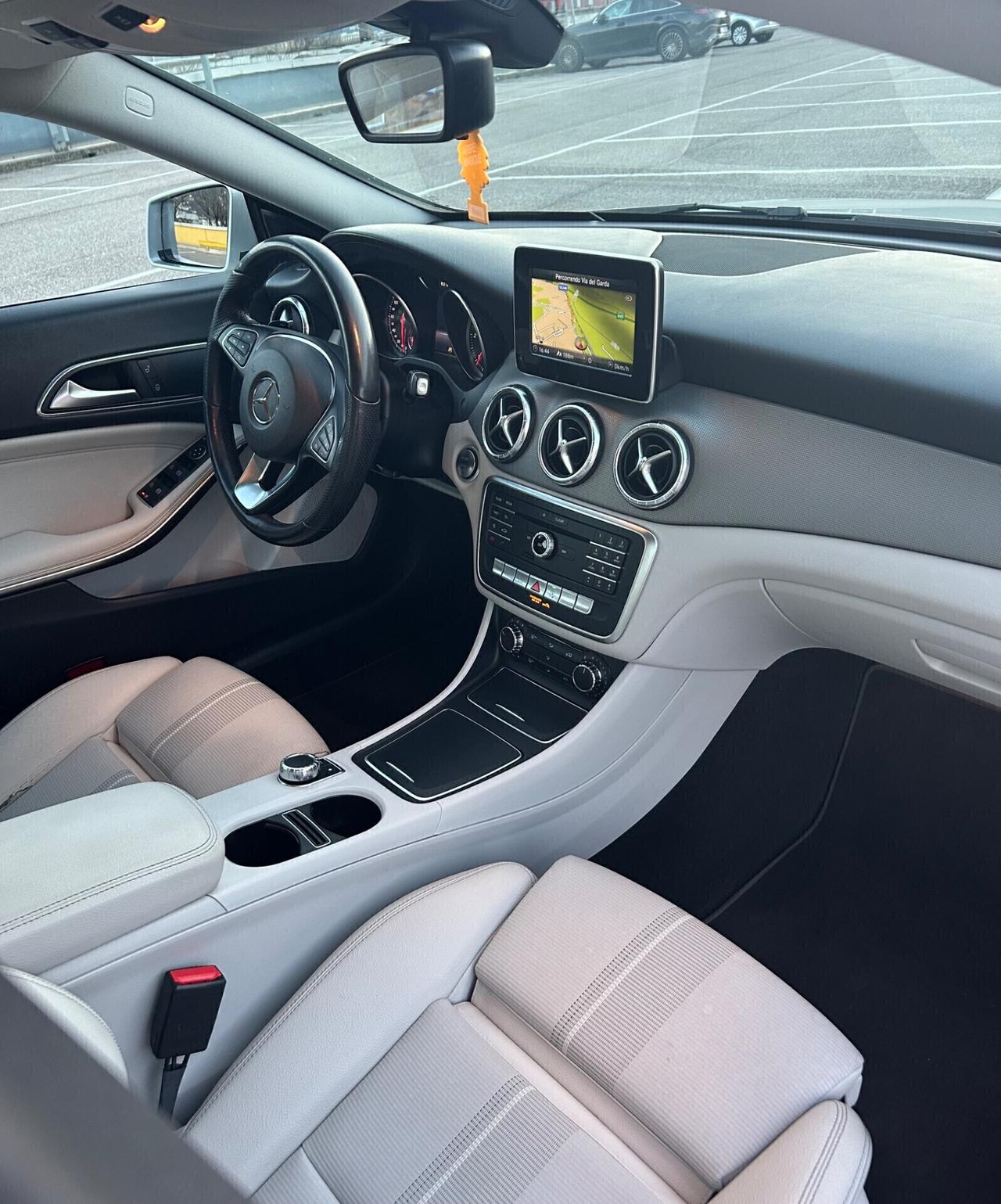 Mercedes CLA 200d Premium AMG Shootting Brake