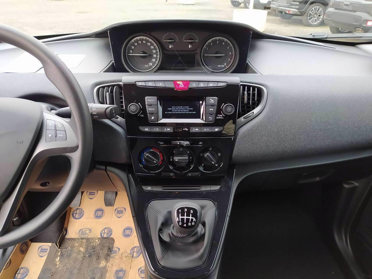 LANCIA Ypsilon III 2021 - Ypsilon 1.0 firefly hybrid Silver s&s 70cv