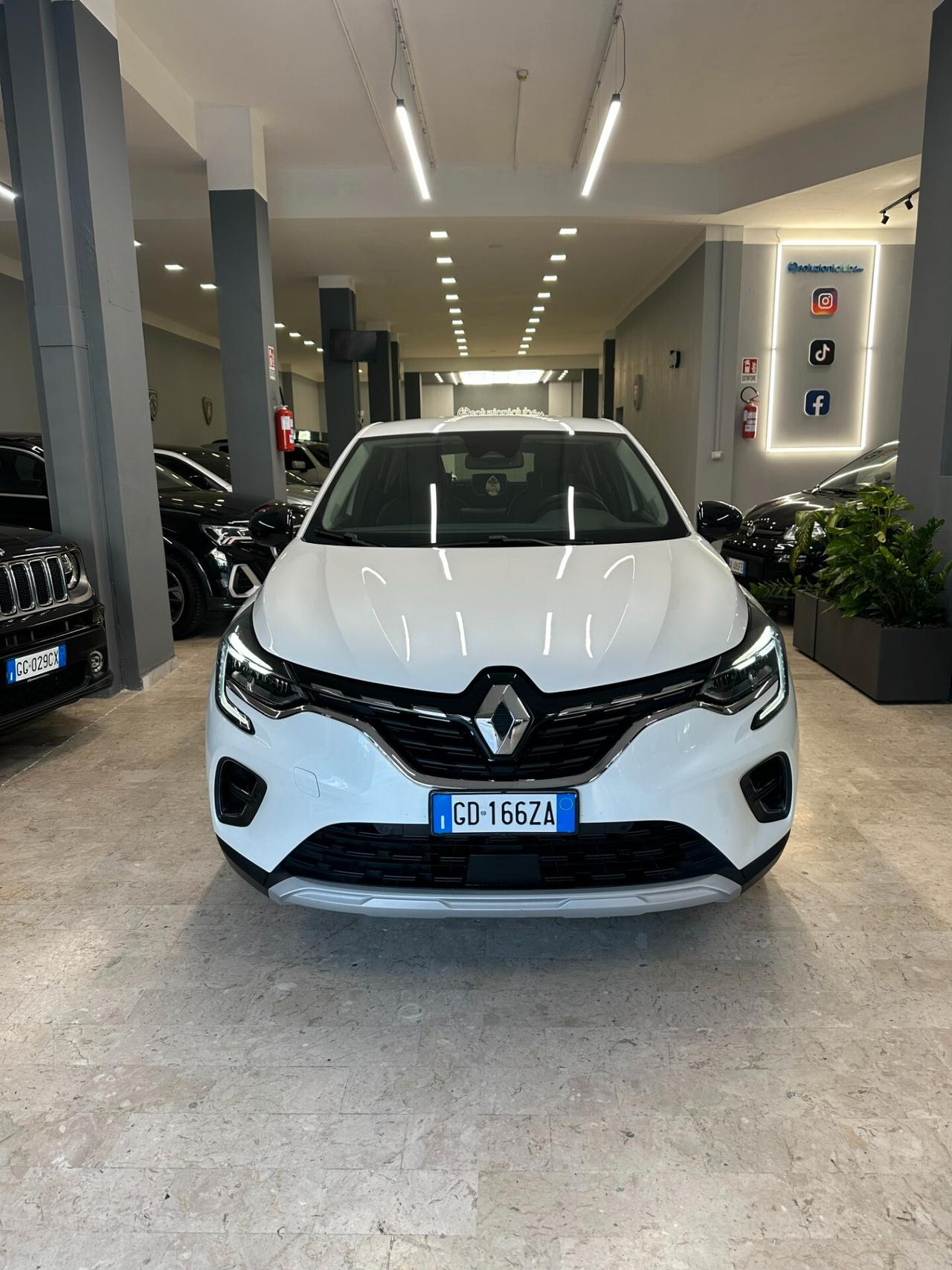 Renault Captur Plug-in Hybrid E-Tech 160 CV Initiale Paris