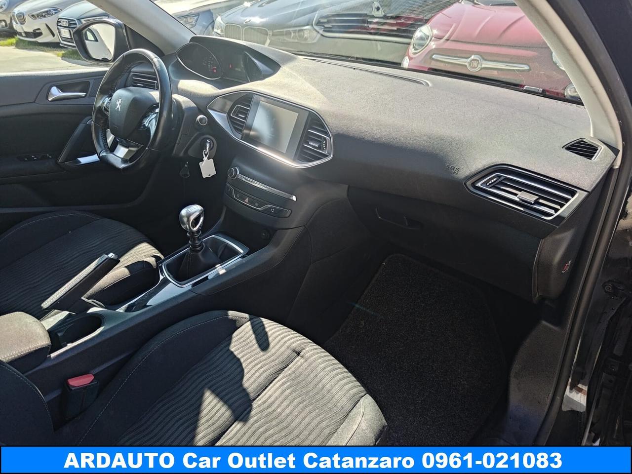 Peugeot 308 1.6 hdi 116 cv Neopatentati