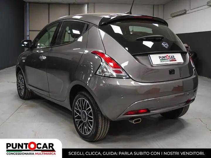 Lancia Ypsilon 1.0 FireFly 5 porte S&S Hybrid Platino