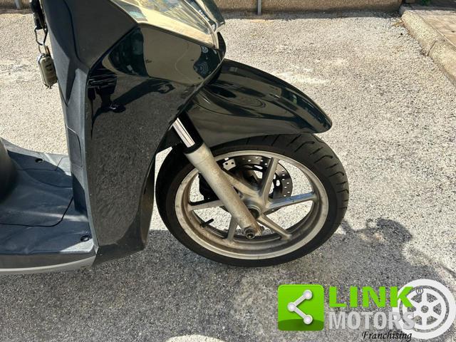 HONDA SH 300 i Bauletto e Visiera inclusi