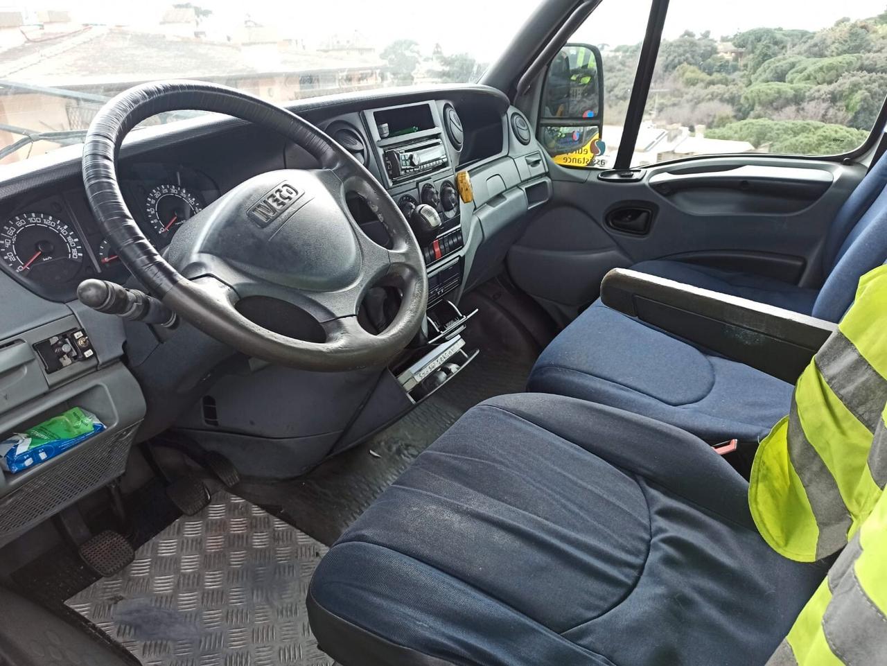 Iveco Daily 65C18 con allestimento carro attrezzi Isoli