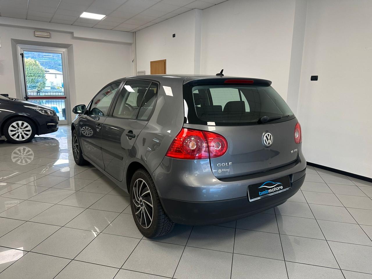 Volkswagen Golf 1.6 16V FSI 5p. Sportline