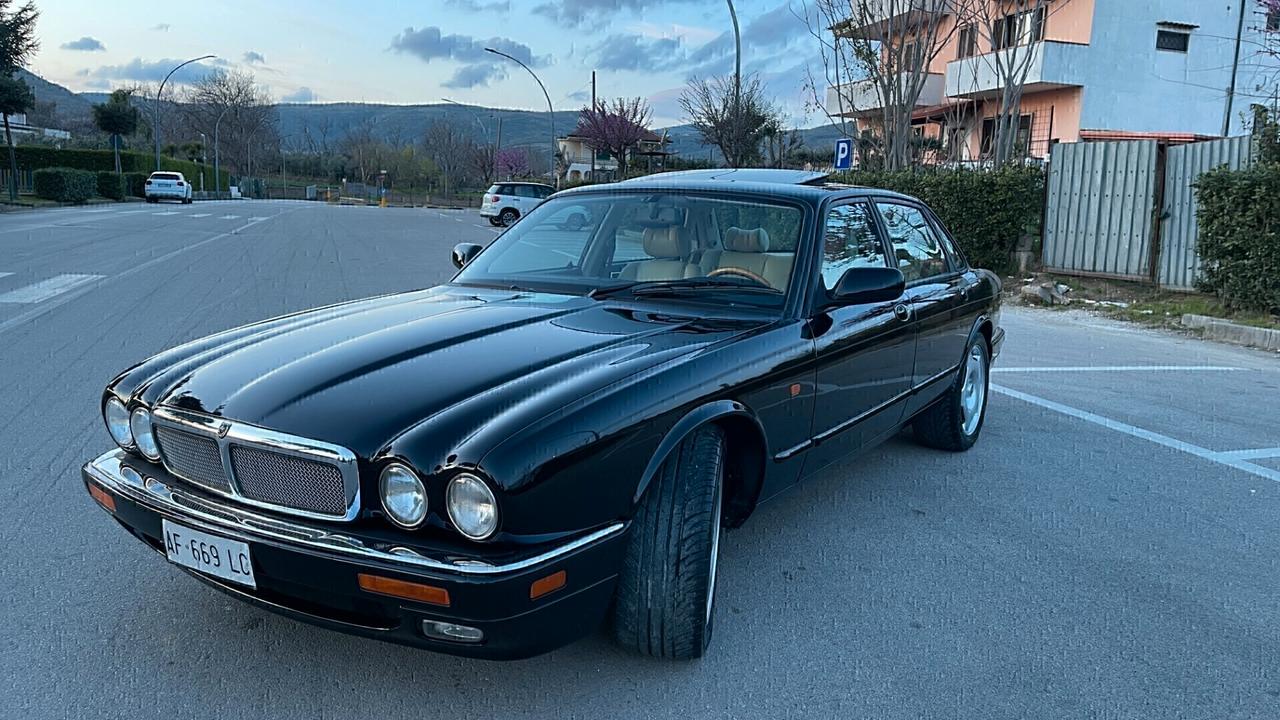 Jaguar XJR 4.0 325 cv con tetto apribile 1996 full