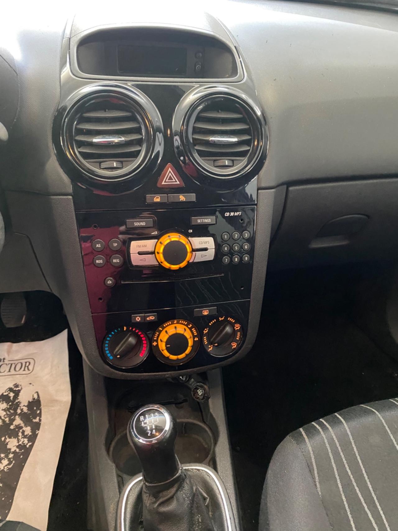 Opel Corsa 1.2 5 porte Club