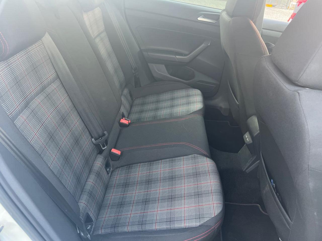 Volkswagen Polo GTI 2.0 TSI GTI #10534