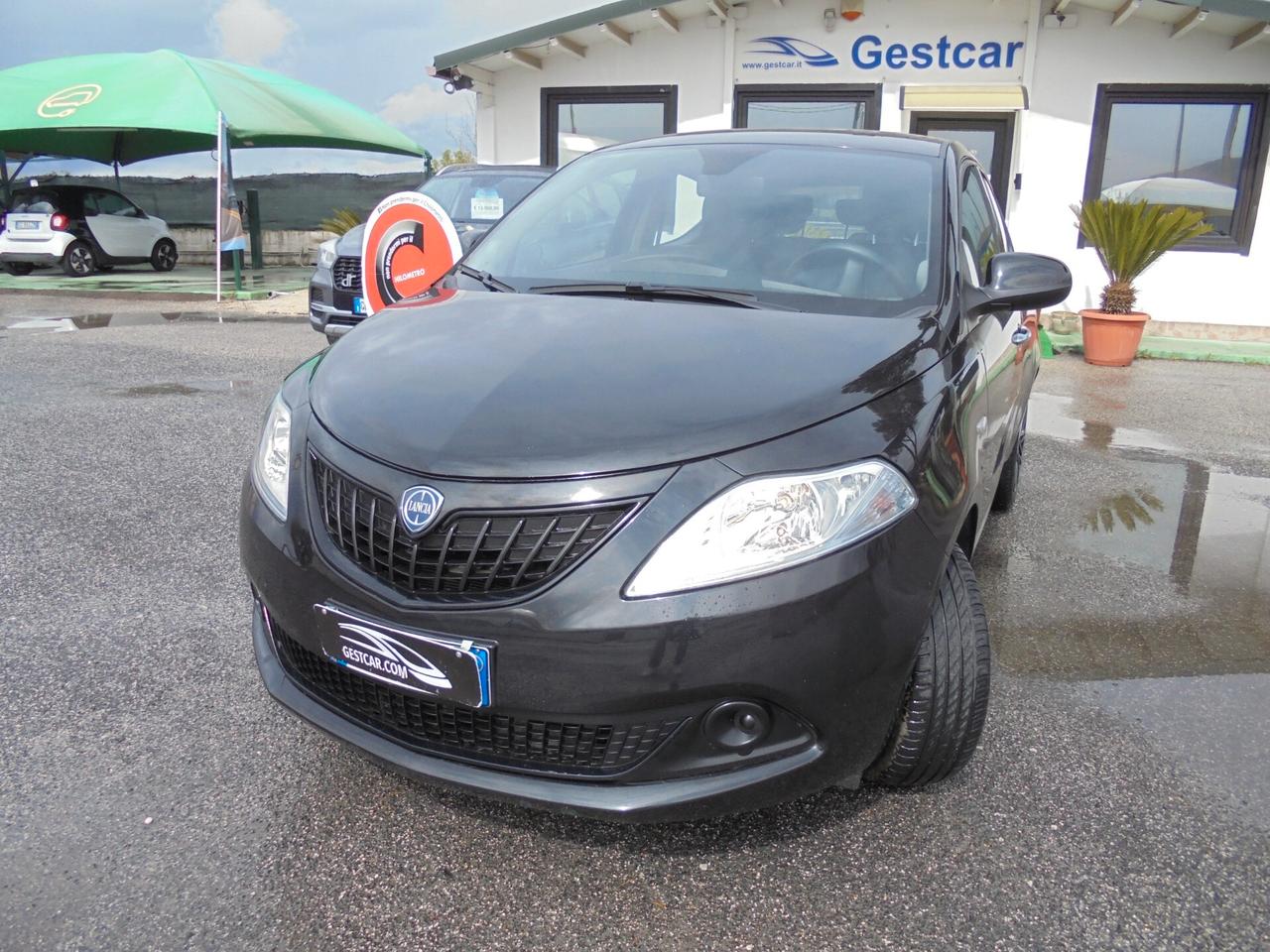 Lancia Ypsilon 1.0 FireFly 5 porte S&S Hybrid Silver