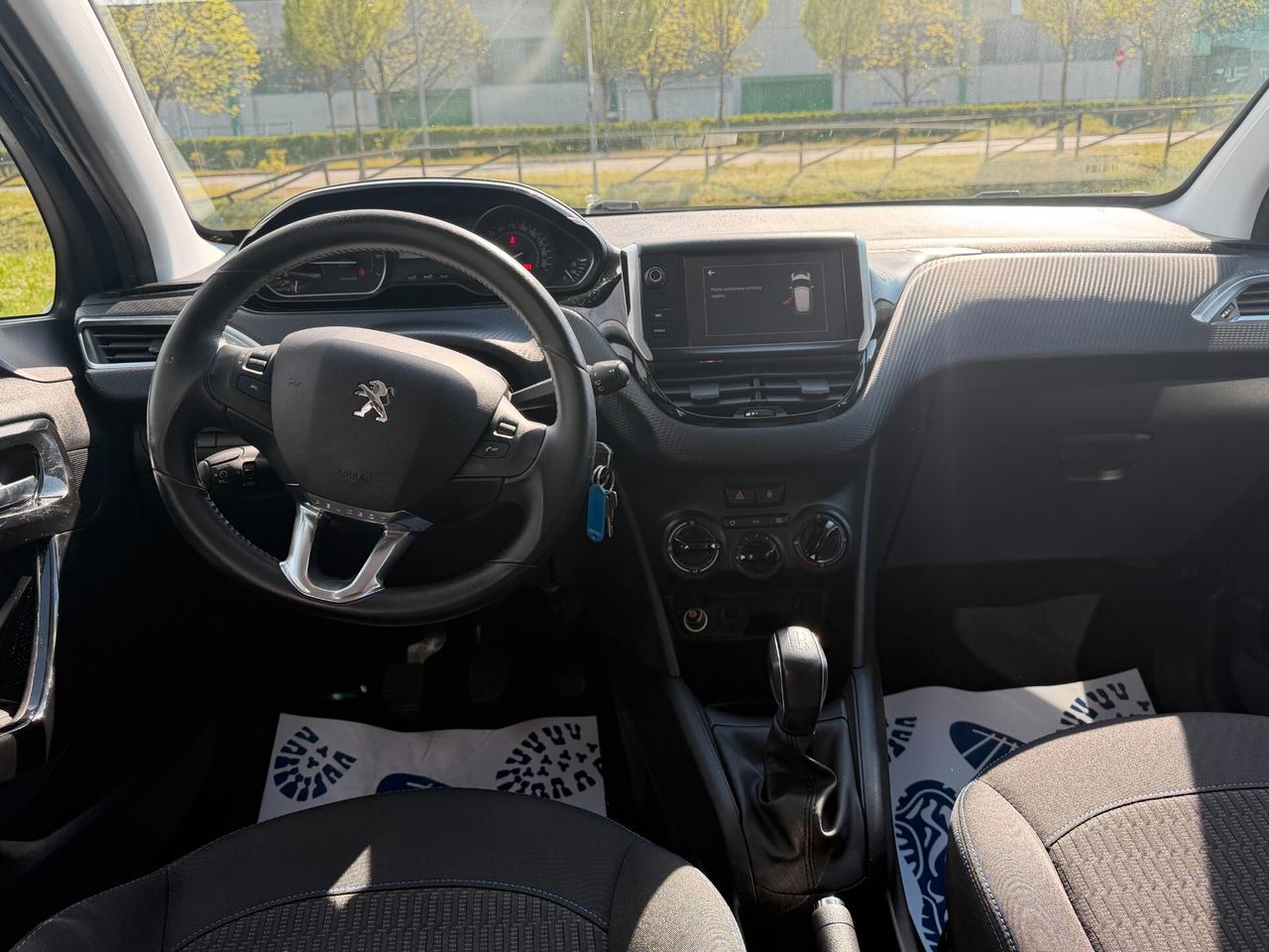 Peugeot 208 1.2 benzina Neopatentati