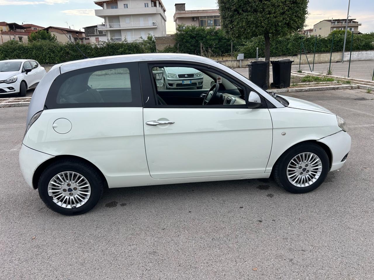 Lancia Ypsilon 1.3 MJT 75 CV Diva