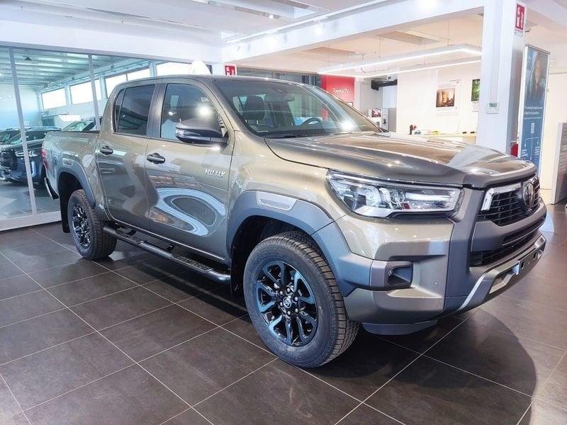 Toyota Hilux 2.8 D-4D A/T 4WD 48V 4 porte Double Cab Invincible