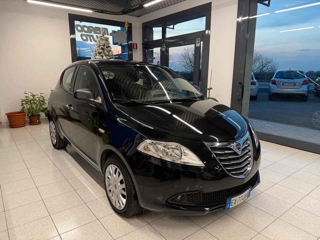 Lancia Ypsilon 1.2 benzina Neopatentati