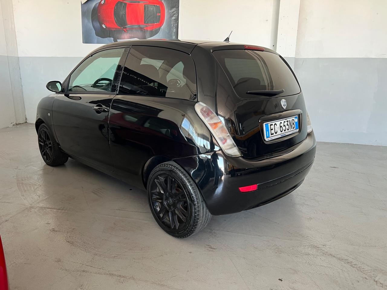 Lancia Ypsilon 1.3 MJT 75 CV MomoDesign