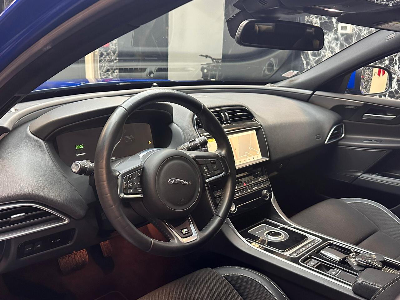 Jaguar XE 2.0 D 240 CV AWD aut. R-Sport