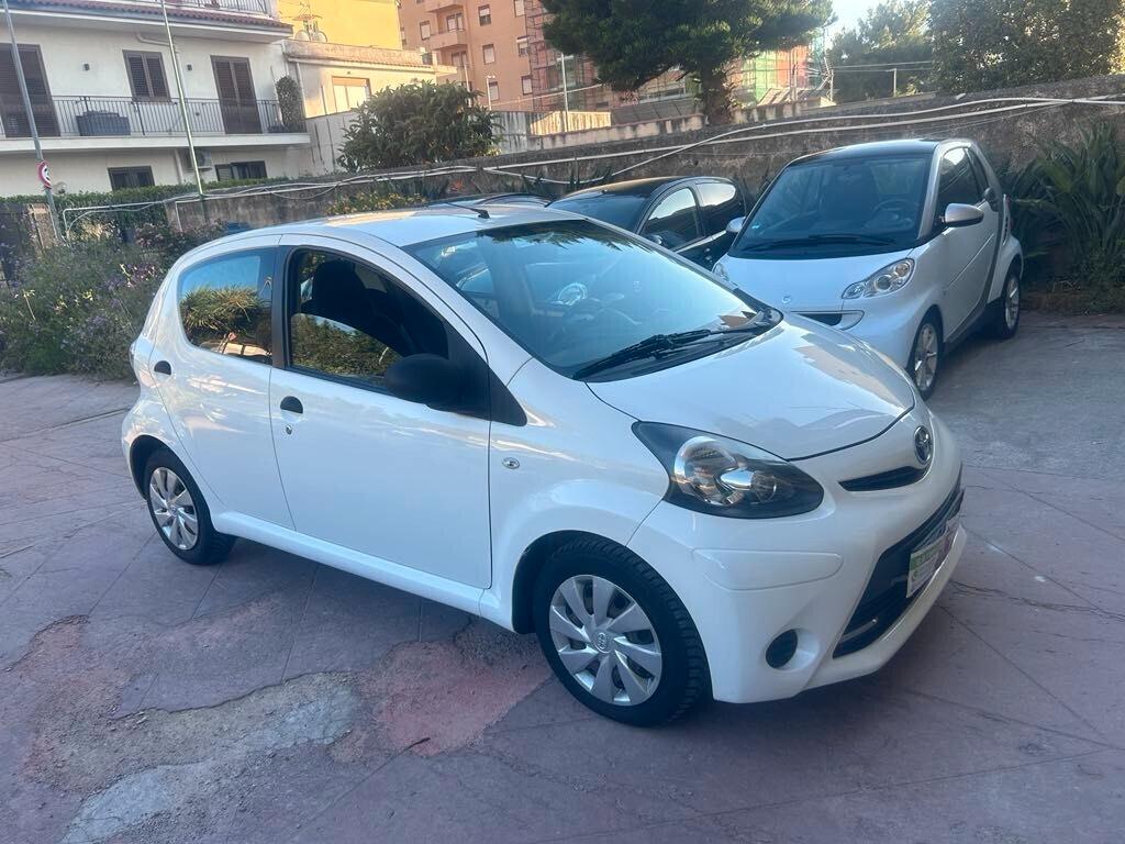 Toyota Aygo 1.0 2014 5p Lounge Connect MMT