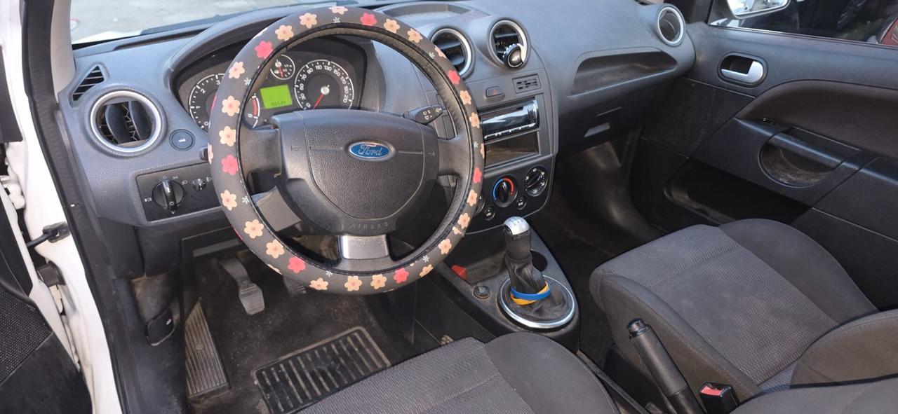 Ford Fiesta 1.6 TDCi 3p. Ghia S neopatentati
