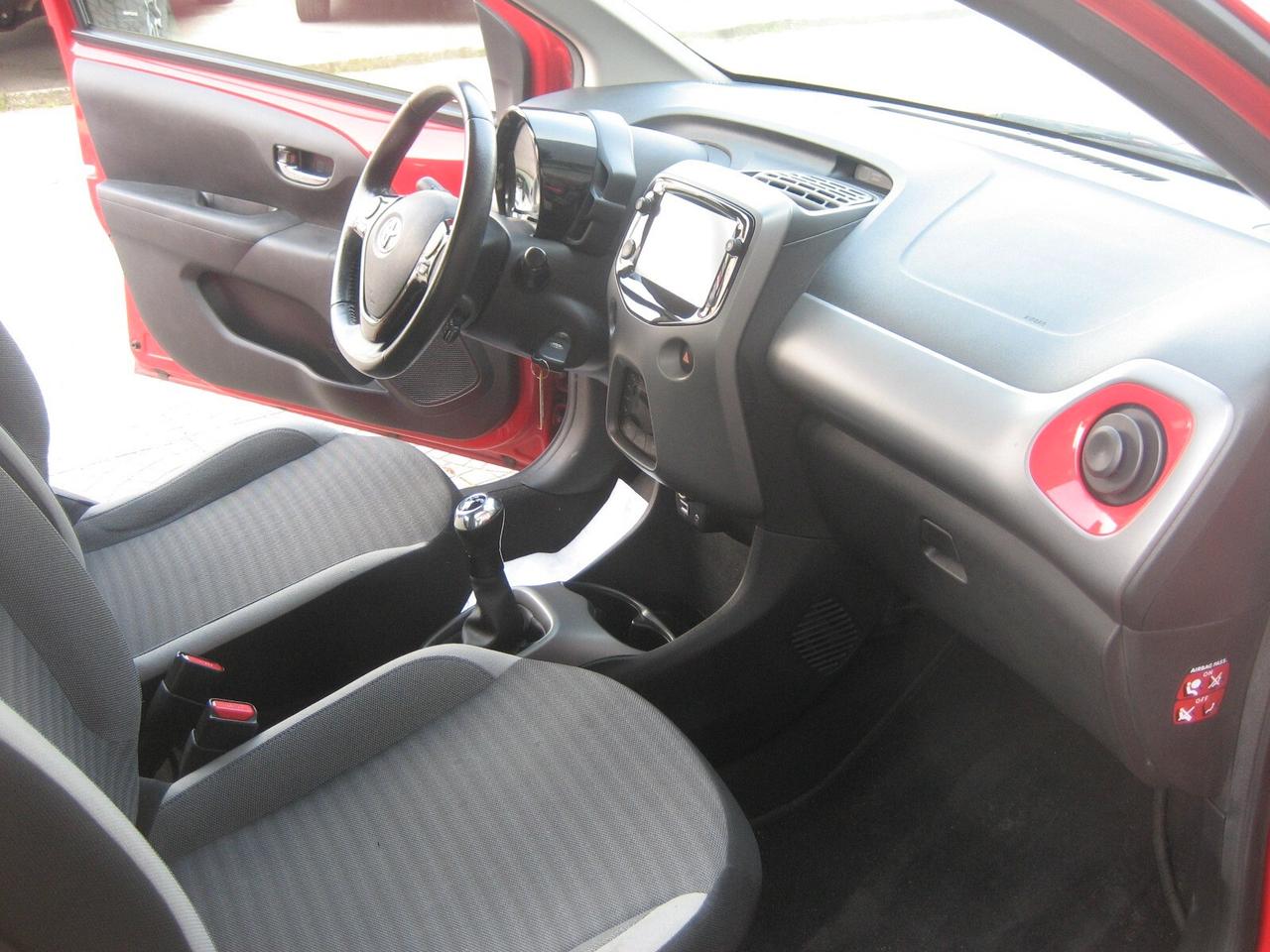 Toyota Aygo Connect 1.0 VVT-i 72 CV 5 porte x-play