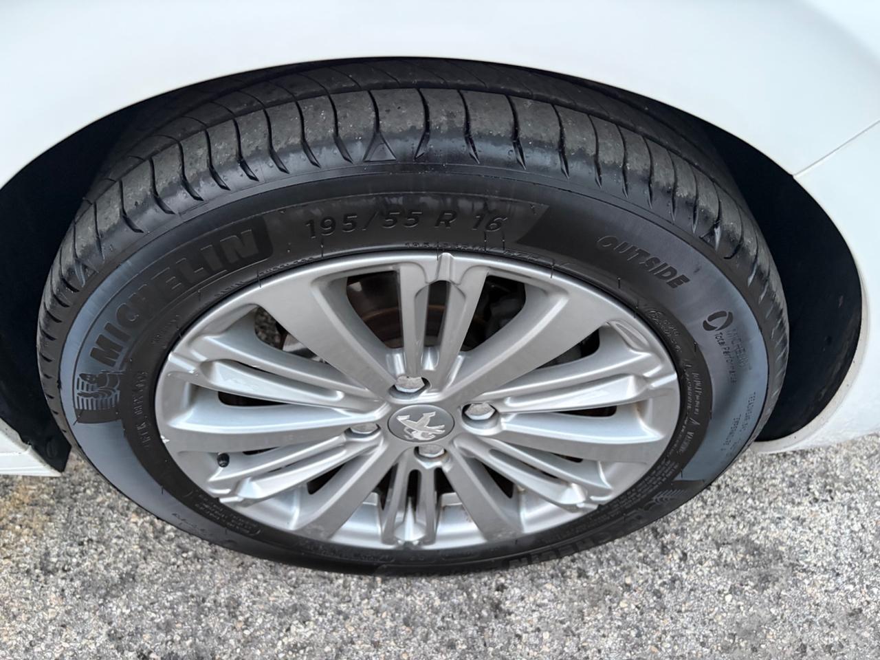 Peugeot 208 benzina - 2016 - 5 porte