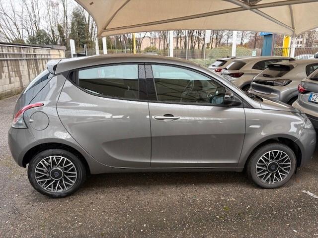 Lancia Ypsilon 1.0 FireFly 5 porte S&S Hybrid Platino