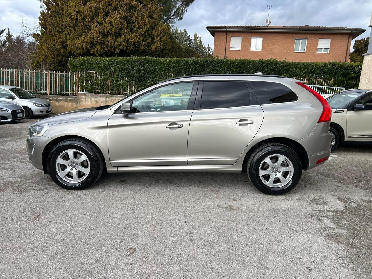 Volvo XC 60 XC60 D4 R-design Momentum Euro6