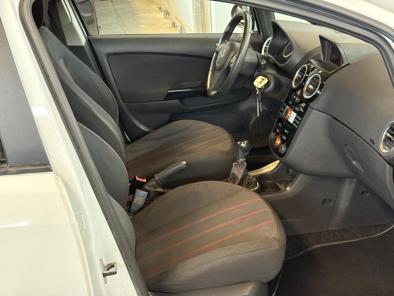 Opel Corsa 1.4 16V 5 porte Sport