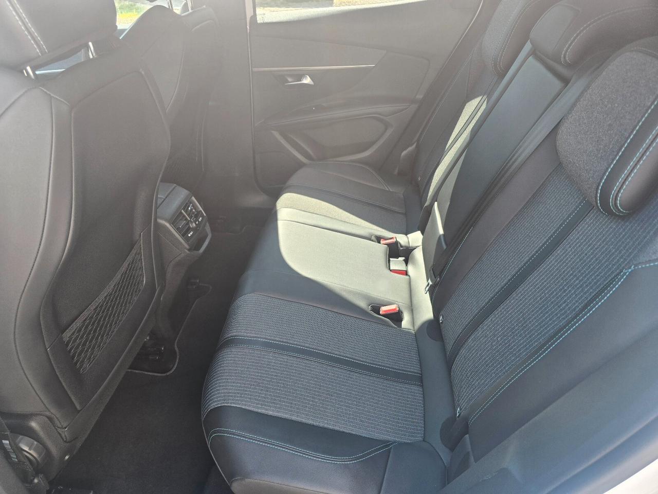 Peugeot 3008 BlueHDi 130 S&S EAT8 Allure