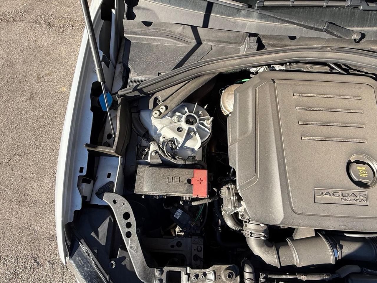 Jaguar F-Pace 180 cv #8582