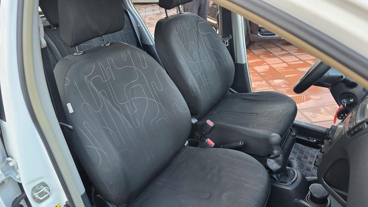Toyota Yaris 1.0 5 porte Now