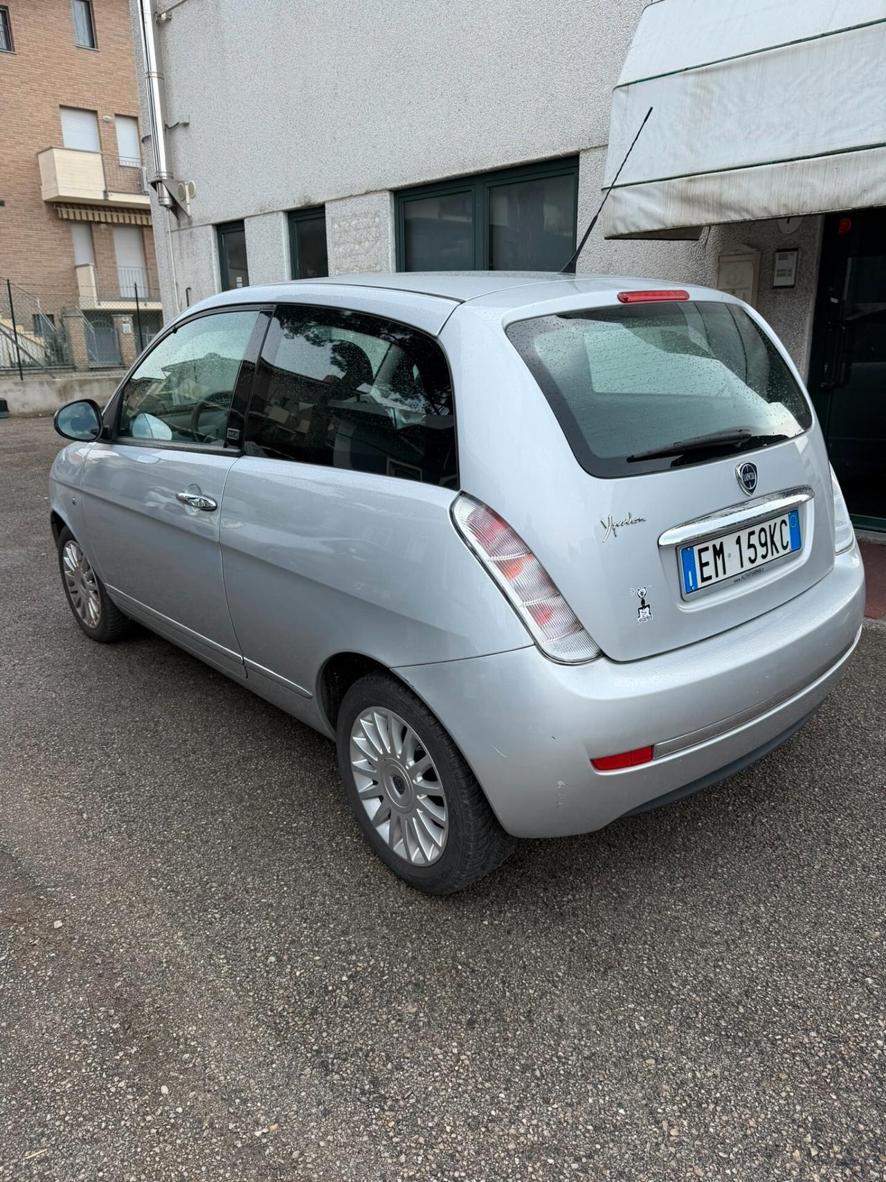 Lancia Ypsilon 1.2 69 CV Unyca