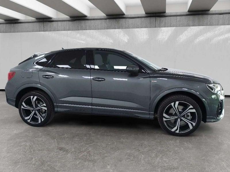 Audi Q3 Sportback 40 2.0 tdi Identity Black quattro 193cv s-tronic
