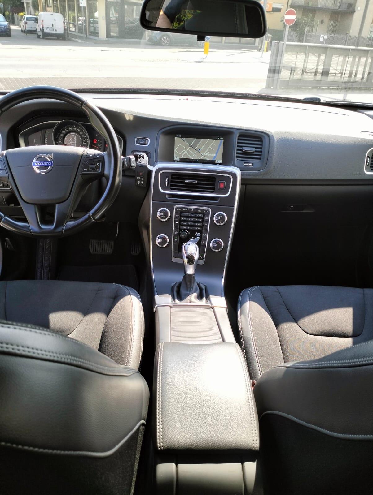 Volvo V60 D2 Geartronic R-design KM 90.000