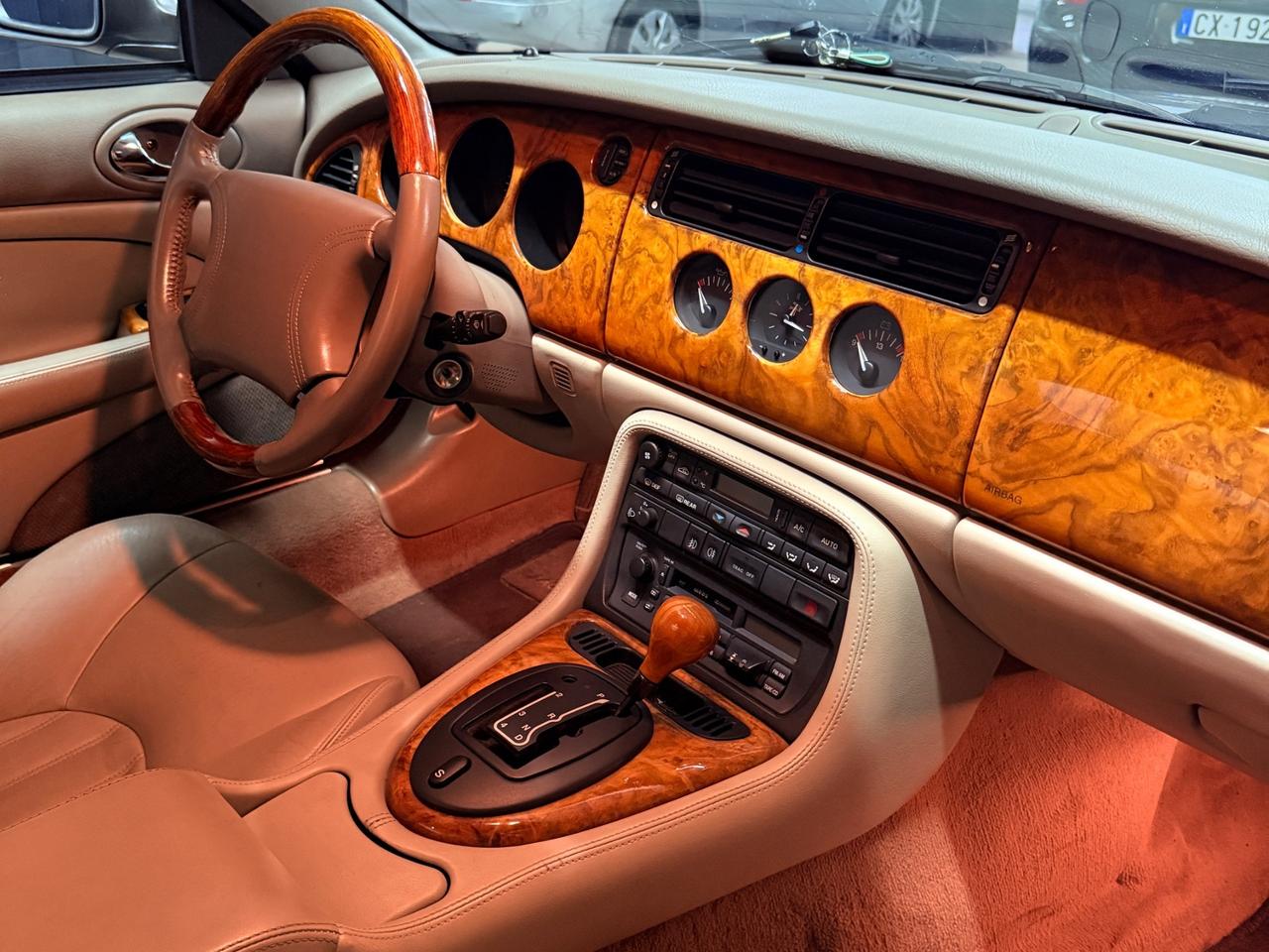 JAGUAR XK8 ISCRITTA ASI CON SOLI 78.430 KM IN CONDIZIONI DA VETRINA